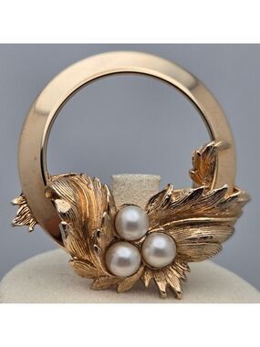 Sarah Coventry "Endearing" Gold-Tone Faux Pearl Vintage 1965 Brooch Pin